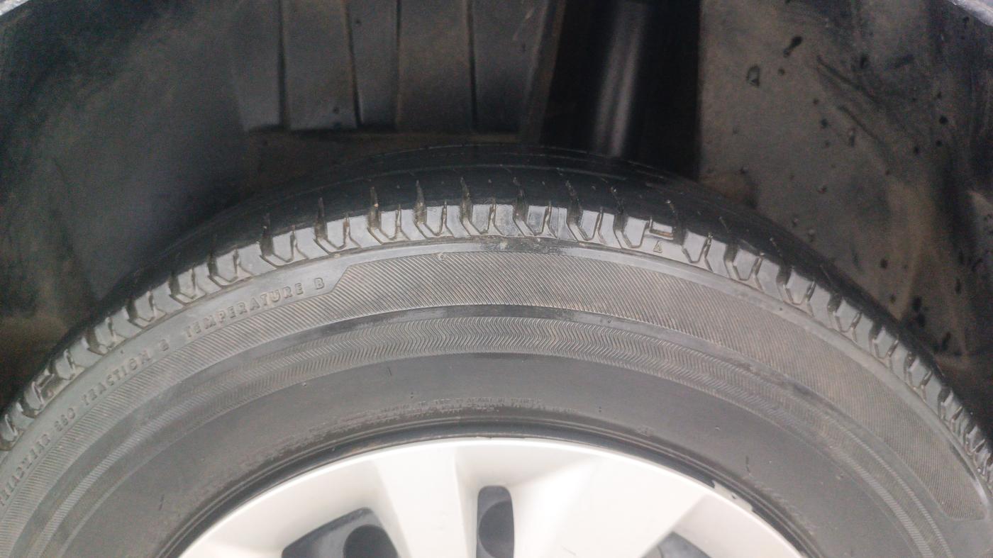 2017 Maruti Dzire VXI AMT, Petrol, Automatic, 84,540 km, Left Rear Tyre Tread