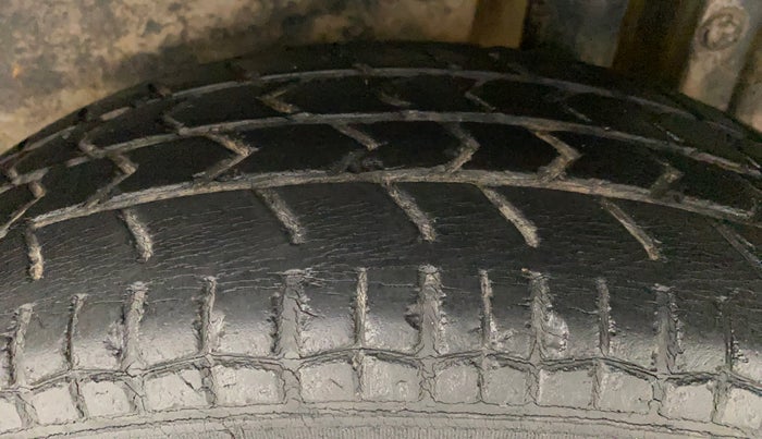 2015 Maruti Swift VXI, Petrol, Manual, 35,313 km, Left Rear Tyre Tread