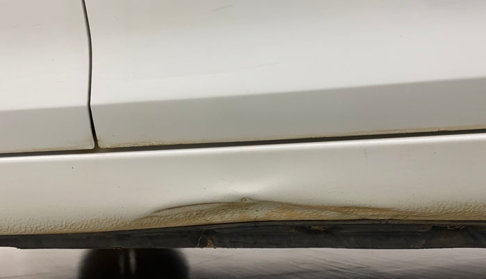 2015 Maruti Swift VXI, Petrol, Manual, 35,313 km, Right running board - Slightly dented