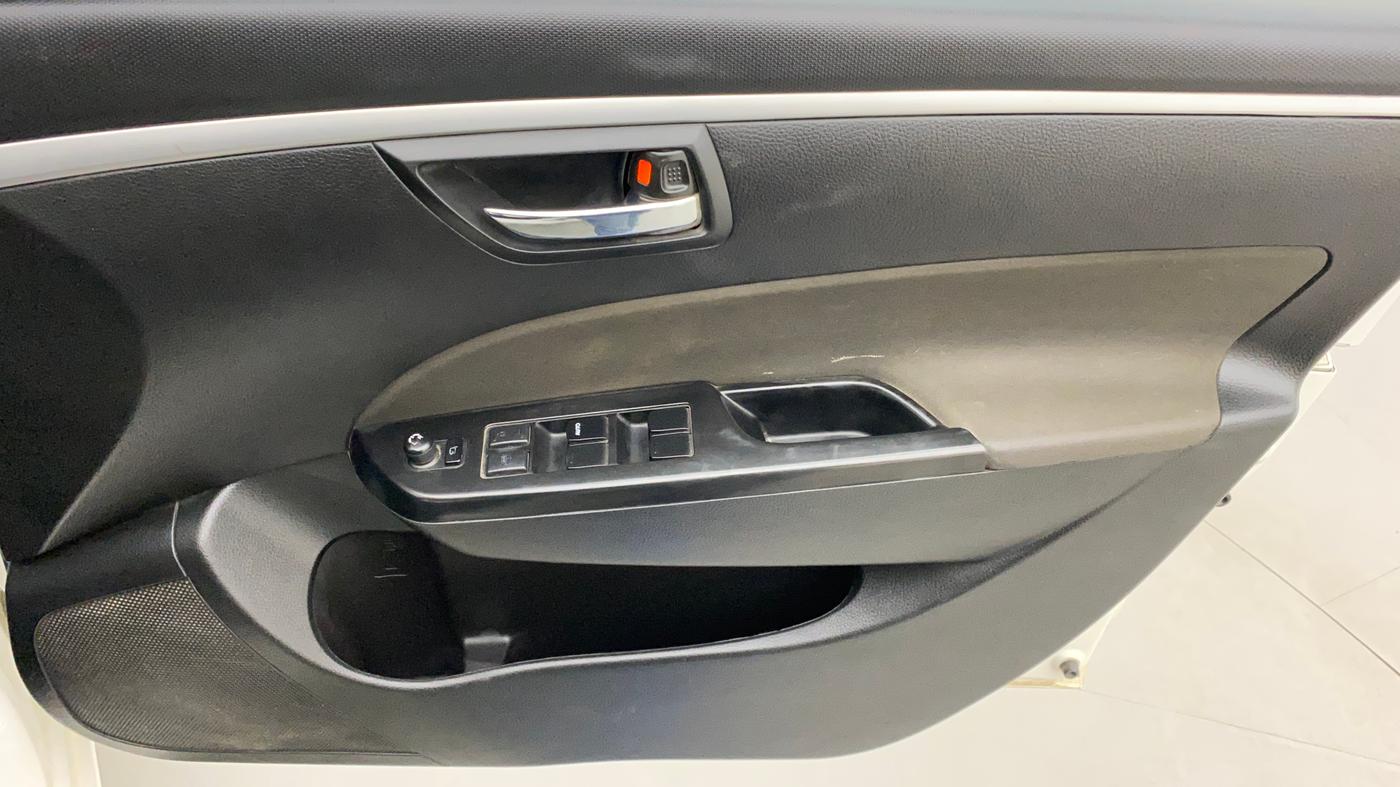 2015 Maruti Swift VXI, Petrol, Manual, 35,313 km, Driver Side Door Panels Control