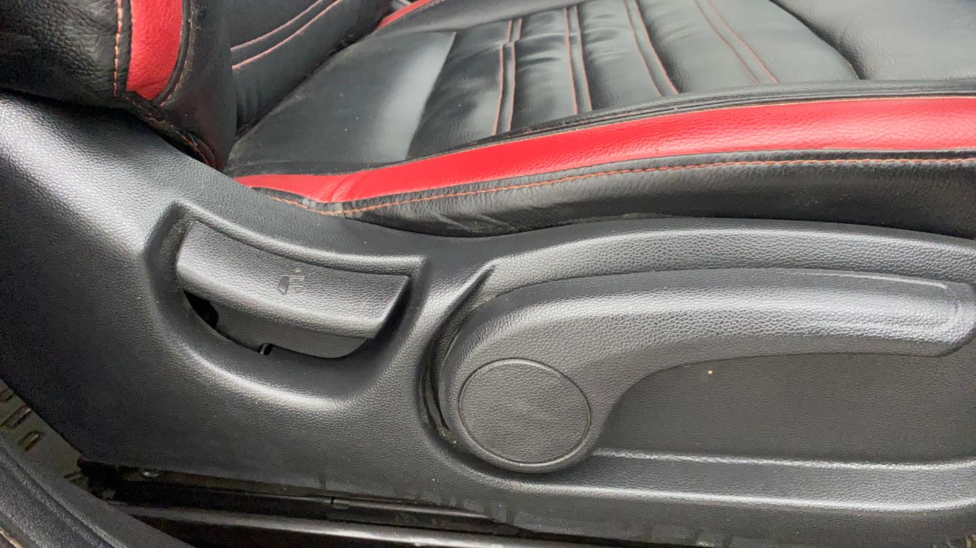 2015 Hyundai i20 Active 1.4 S, Diesel, Manual, 54,277 km, Driver Side Adjustment Panel