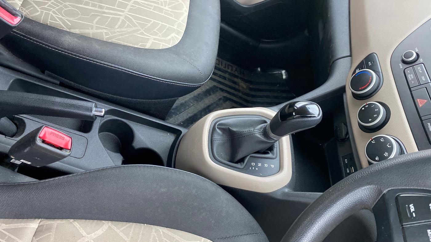 2017 Hyundai Grand i10 SPORTZ (O) AT 1.2 KAPPA VTVT, Petrol, Automatic, 67,117 km, Gear Lever