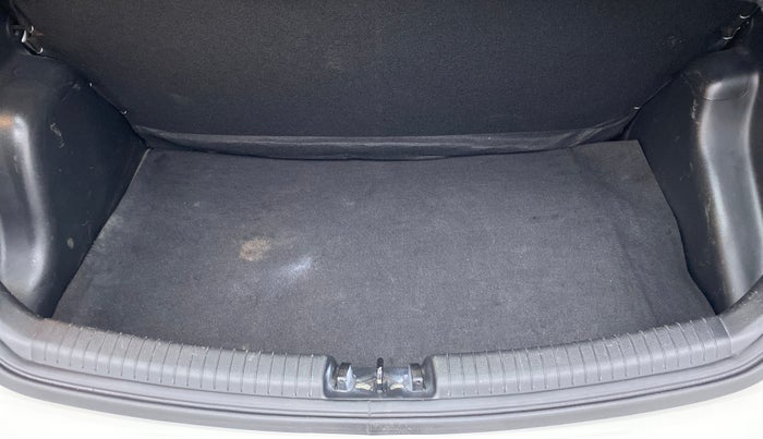 2016 Hyundai Grand i10 ASTA AT 1.2 KAPPA VTVT, Petrol, Automatic, 91,264 km, Boot Inside