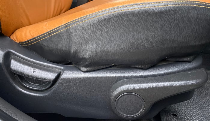 2016 Hyundai Grand i10 ASTA AT 1.2 KAPPA VTVT, Petrol, Automatic, 91,264 km, Driver Side Adjustment Panel