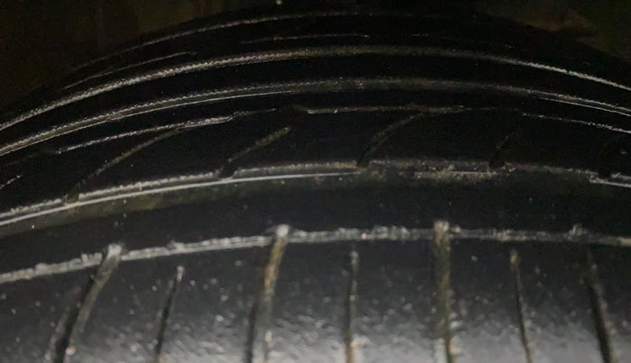 2016 Maruti Baleno ALPHA PETROL 1.2, Petrol, Manual, 66,936 km, Right Front Tyre Tread