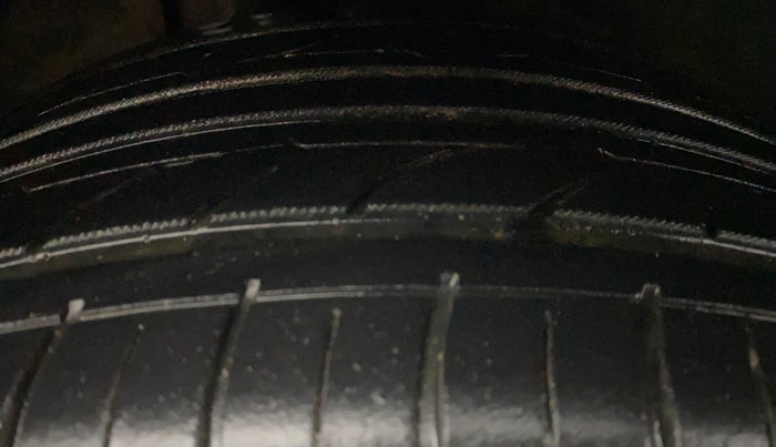 2016 Maruti Baleno ALPHA PETROL 1.2, Petrol, Manual, 66,936 km, Right Rear Tyre Tread