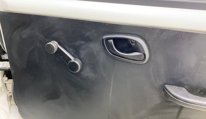 2022 Maruti Eeco 5 STR AC (O), Petrol, Manual, 25,516 km, Driver Side Door Panels Control