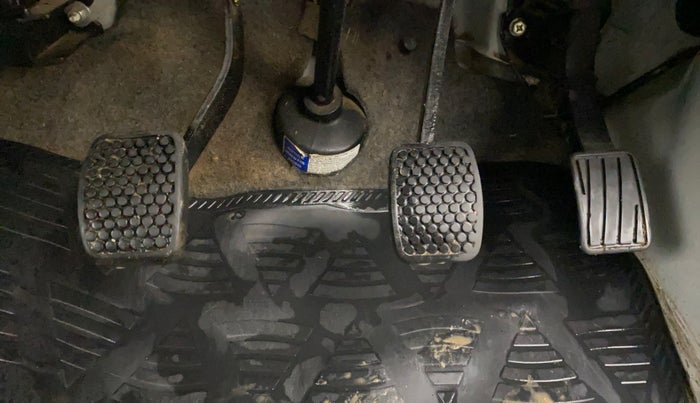 2022 Maruti Eeco 5 STR AC (O), Petrol, Manual, 25,516 km, Pedals