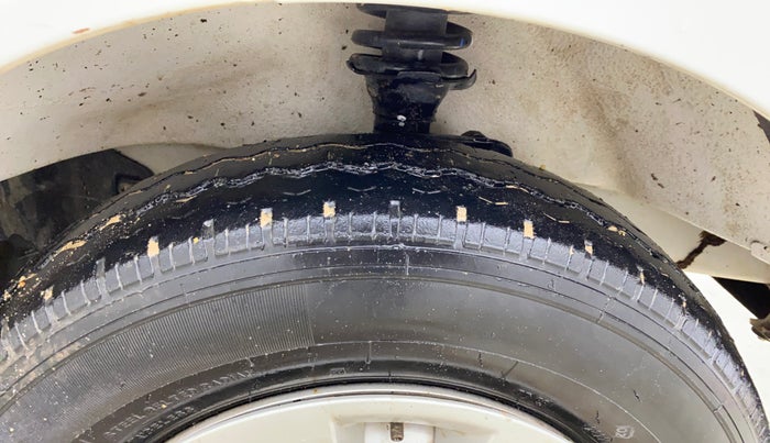 2022 Maruti Eeco 5 STR AC (O), Petrol, Manual, 25,516 km, Right Front Tyre Tread