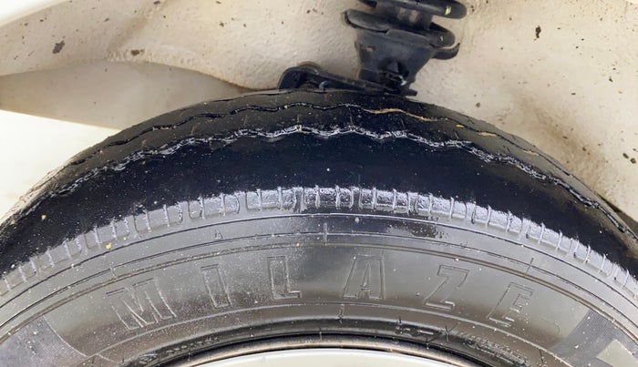 2022 Maruti Eeco 5 STR AC (O), Petrol, Manual, 25,516 km, Left Front Tyre Tread