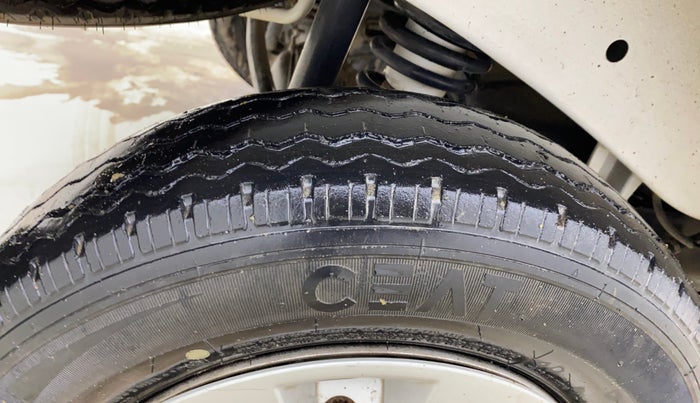 2022 Maruti Eeco 5 STR AC (O), Petrol, Manual, 25,516 km, Right Rear Tyre Tread