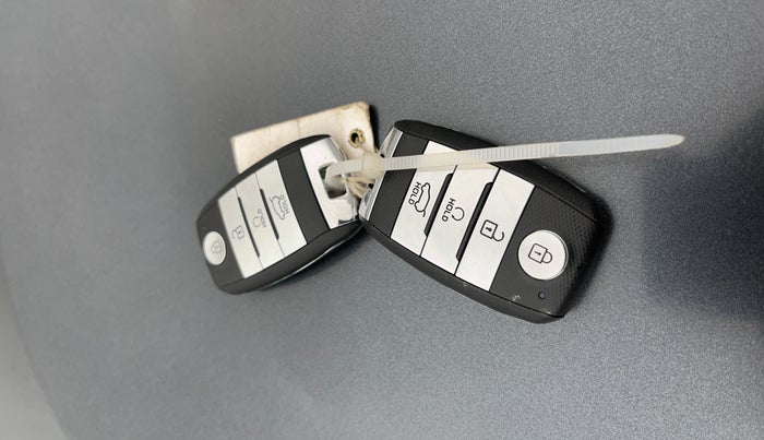 2021 KIA SONET HTX 1.0 IMT, Petrol, Manual, 42,480 km, Key Close Up