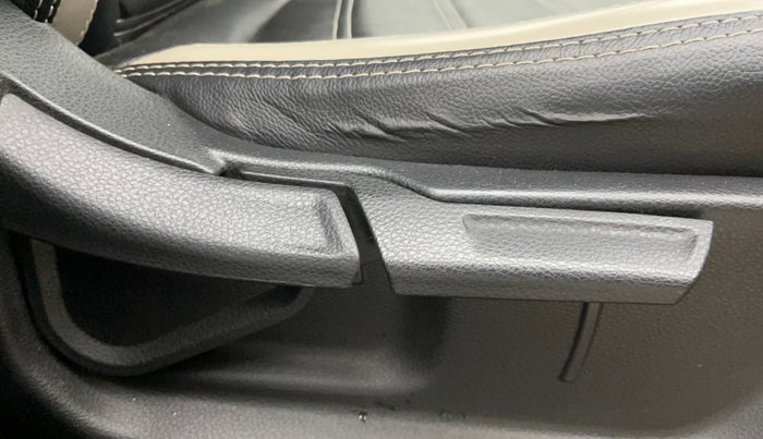 2021 KIA SONET HTX 1.0 IMT, Petrol, Manual, 42,480 km, Driver Side Adjustment Panel