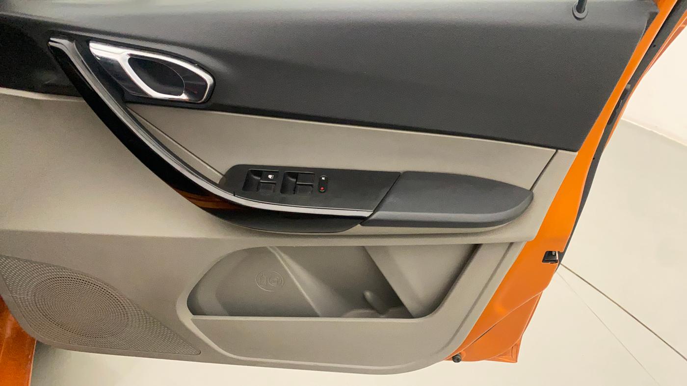 2019 Tata Tiago XZ PLUS PETROL, Petrol, Manual, 49,572 km, Driver Side Door Panels Control