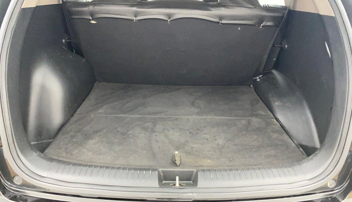 2017 Hyundai Creta E PLUS 1.6 PETROL, Petrol, Manual, 72,393 km, Boot Inside