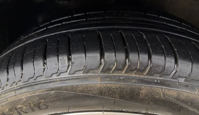 2019 Hyundai Verna 1.6 VTVT SX, Petrol, Manual, 78,350 km, Left Front Tyre Tread