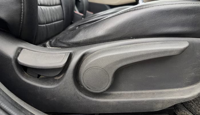 2019 Hyundai Verna 1.6 VTVT SX, Petrol, Manual, 78,350 km, Driver Side Adjustment Panel