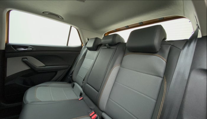 2021 Skoda KUSHAQ STYLE 1.5 TSI MT, Petrol, Manual, 17,508 km, Right Side Rear Door Cabin