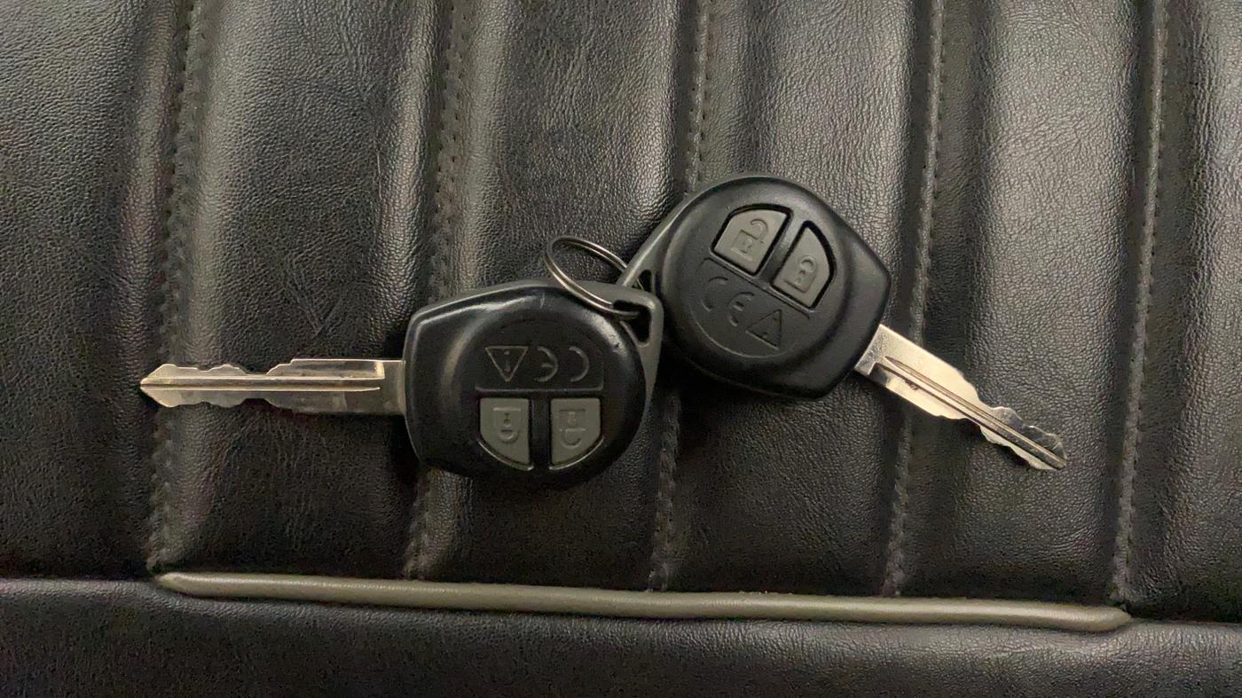 2024 Maruti Swift VXi AMT, Petrol, Automatic, 26,971 km, Key Close Up