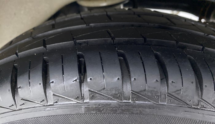 2011 Maruti A Star VXI ABS AT, Petrol, Automatic, 19,219 km, Left Rear Tyre Tread