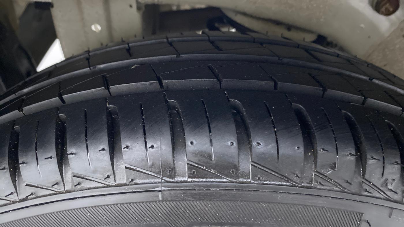 2011 Maruti A Star VXI ABS AT, Petrol, Automatic, 19,219 km, Right Rear Tyre Tread