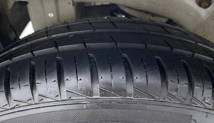 2011 Maruti A Star VXI ABS AT, Petrol, Automatic, 19,219 km, Right Rear Tyre Tread