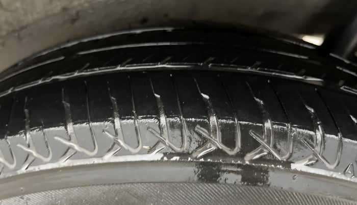 2016 Maruti Wagon R 1.0 LXI, CNG, Manual, 78,516 km, Left Rear Tyre Tread