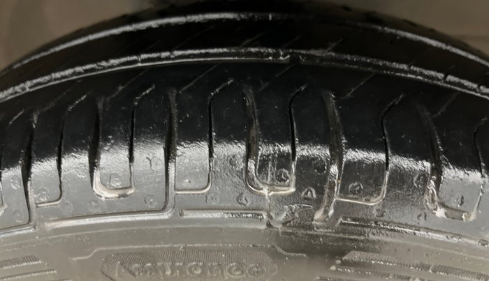 2016 Maruti Wagon R 1.0 LXI, CNG, Manual, 78,516 km, Right Front Tyre Tread