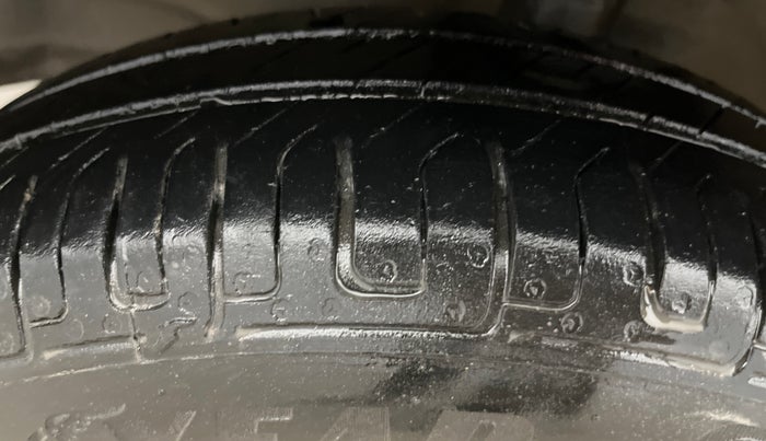 2016 Maruti Wagon R 1.0 LXI, CNG, Manual, 78,516 km, Left Front Tyre Tread