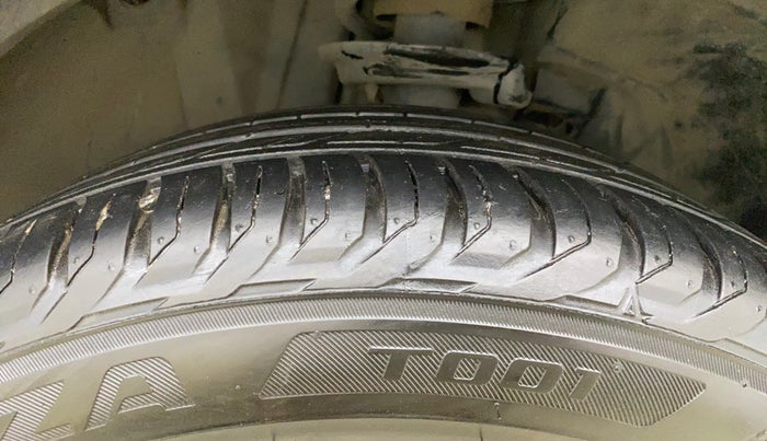 2021 Jeep Compass MODEL S (O) 1.4 PETROL DCT, Petrol, Automatic, 64,253 km, Right Front Tyre Tread