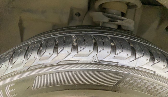 2021 Jeep Compass MODEL S (O) 1.4 PETROL DCT, Petrol, Automatic, 64,253 km, Left Front Tyre Tread