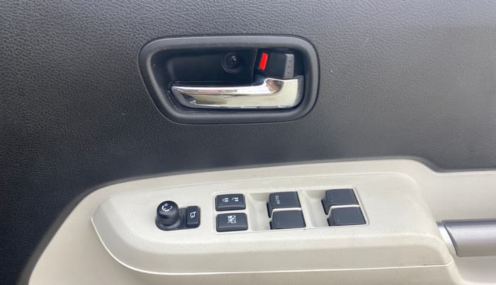 2022 Maruti IGNIS ALPHA 1.2 AMT, Petrol, Automatic, 17,176 km, Driver Side Door Panels Control