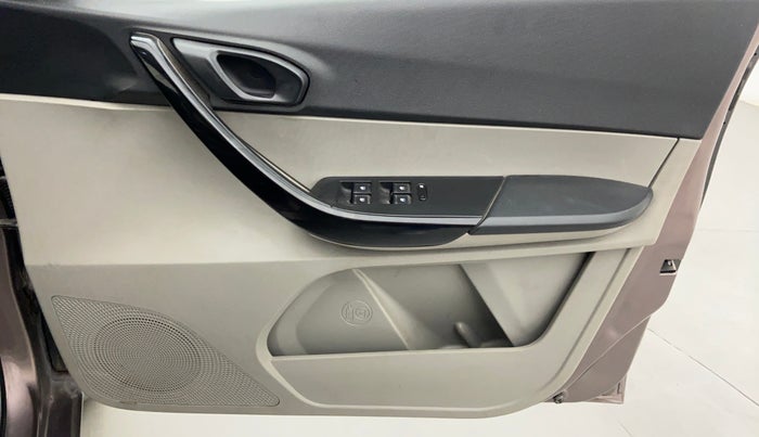 2017 Tata Tiago XT 1.2 REVOTRON, Petrol, Manual, 80,880 km, Driver Side Door Panels Control