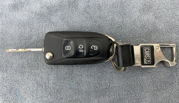 2017 Tata Tiago XT 1.2 REVOTRON, Petrol, Manual, 80,880 km, Key Close Up