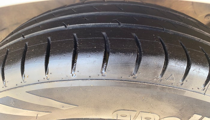 2014 Hyundai Grand i10 SPORTZ 1.2 KAPPA VTVT, Petrol, Manual, 69,487 km, Right Front Tyre Tread