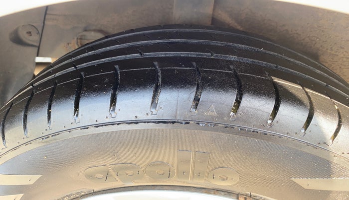 2014 Hyundai Grand i10 SPORTZ 1.2 KAPPA VTVT, Petrol, Manual, 69,487 km, Right Rear Tyre Tread