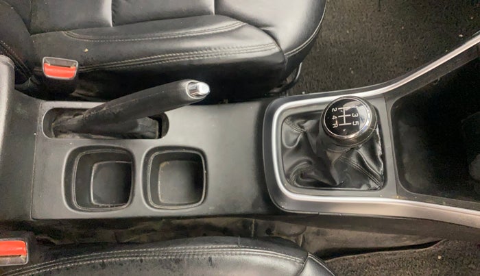 2018 Maruti S Cross ZETA 1.3, Diesel, Manual, 1,34,311 km, Gear Lever