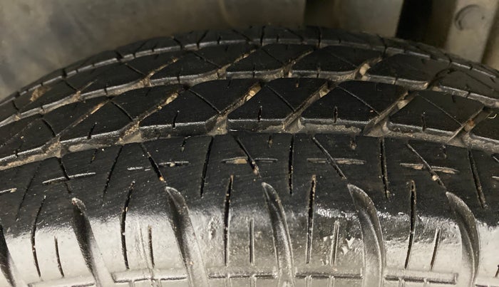 2014 Maruti Swift VXI D, Petrol, Manual, 46,579 km, Left Rear Tyre Tread
