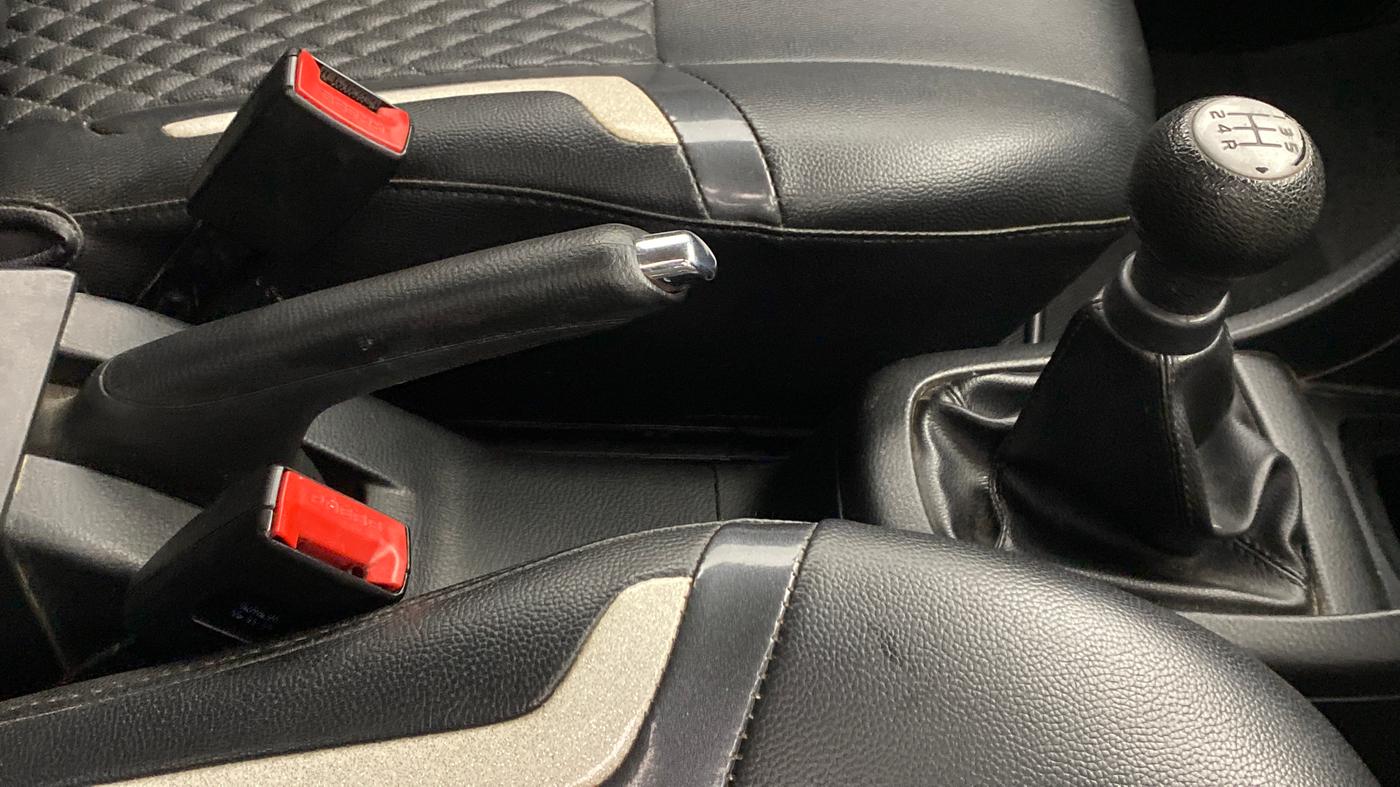 2014 Maruti Swift VXI D, Petrol, Manual, 46,579 km, Gear Lever