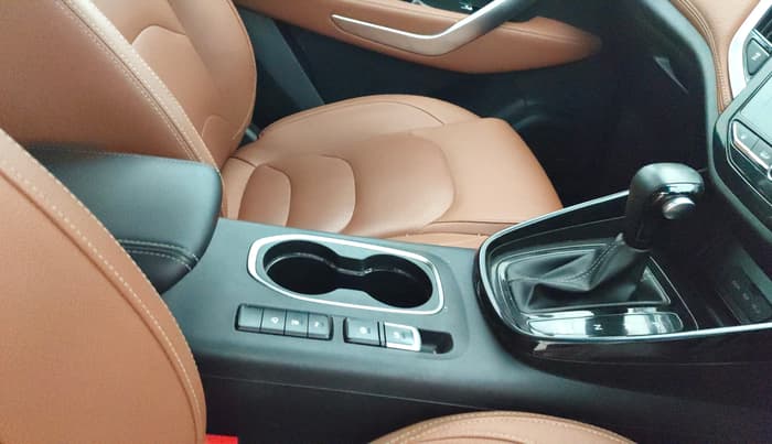 2020 MG HECTOR PLUS SHARP 1.5 PETROL TURBO DCT 6-STR, Petrol, Automatic, 78,696 km, Gear Lever