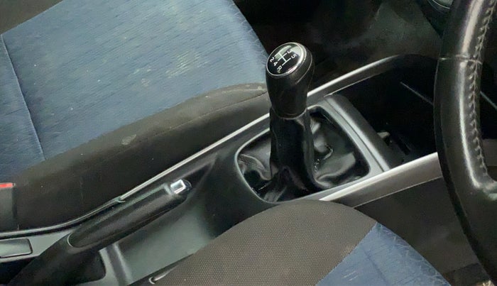 2019 Maruti Baleno ALPHA PETROL 1.2, Petrol, Manual, 90,522 km, Gear lever - Boot cover slightly torn
