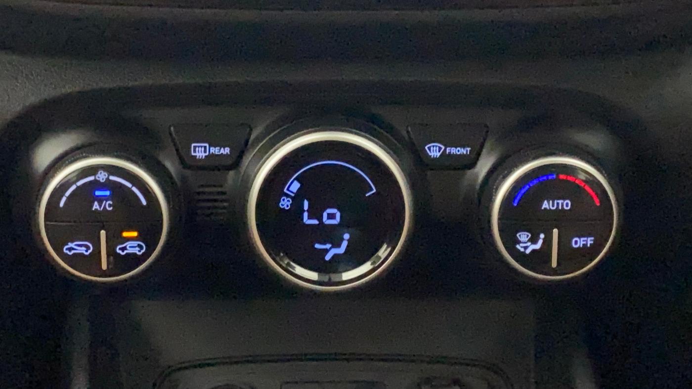 2020 Hyundai VENUE SX 1.0 TURBO IMT, Petrol, Manual, 37,680 km, Automatic Climate Control