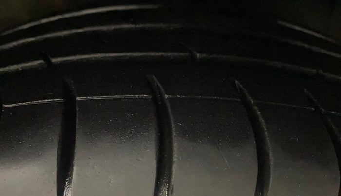 2018 Hyundai Grand i10 SPORTZ AT 1.2 KAPPA VTVT, Petrol, Automatic, 61,118 km, Right Front Tyre Tread