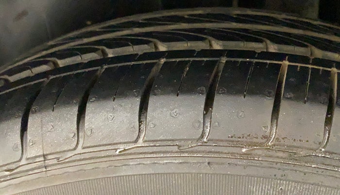 2018 Maruti Ciaz DELTA 1.5 SHVS MT PETROL, Petrol, Manual, 51,690 km, Left Rear Tyre Tread