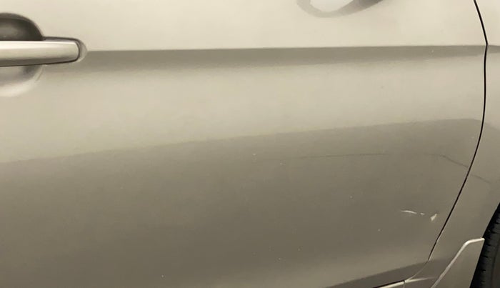 2018 Maruti Ciaz DELTA 1.5 SHVS MT PETROL, Petrol, Manual, 51,690 km, Driver-side door - Slightly dented
