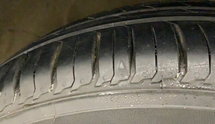 2018 Maruti Ciaz DELTA 1.5 SHVS MT PETROL, Petrol, Manual, 51,690 km, Right Front Tyre Tread