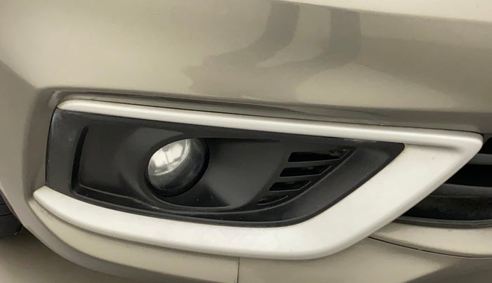 2018 Maruti Ciaz DELTA 1.5 SHVS MT PETROL, Petrol, Manual, 51,690 km, Right fog light - Minor damage