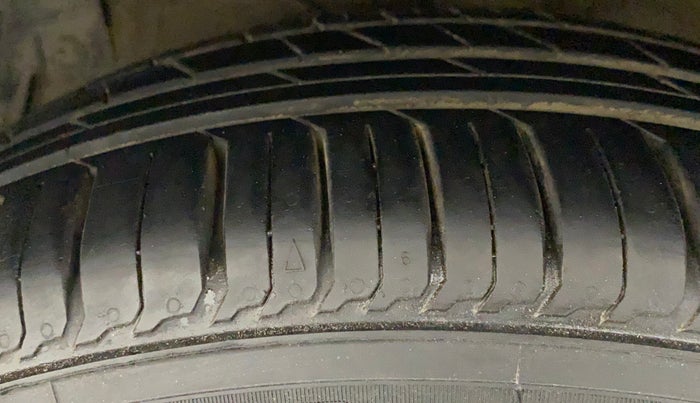 2018 Maruti Ciaz DELTA 1.5 SHVS MT PETROL, Petrol, Manual, 51,690 km, Left Front Tyre Tread