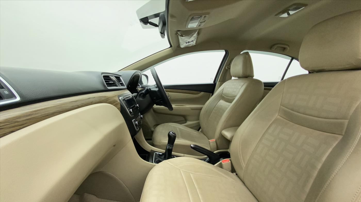 2018 Maruti Ciaz DELTA 1.5 SHVS MT PETROL, Petrol, Manual, 51,690 km, Right Side Front Door Cabin
