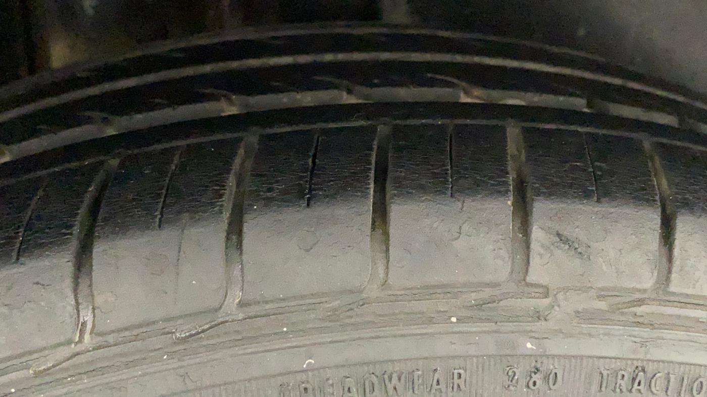 2018 Maruti Ciaz DELTA 1.5 SHVS MT PETROL, Petrol, Manual, 51,690 km, Right Rear Tyre Tread